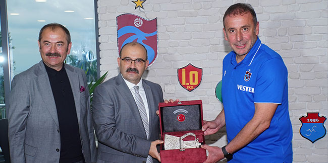 Trabzon Valisi Ustaoğlu'ndan Trabzonspor'a ziyaret!