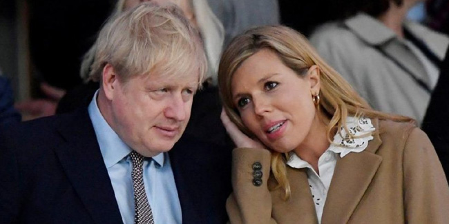 Sarmaş dolaş görüntüler İngiliz başbakanın başını yaktı
