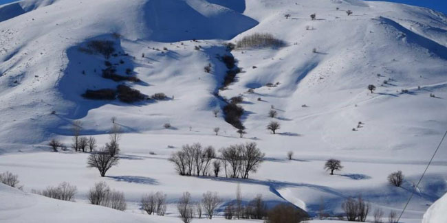 2 bin 350 rakımlı köyde kar kalınlığı 4 metreye ulaştı