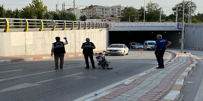 Karaman'da acı kaza! Aydınlatma direğine çarpan motosiklette 20 yaşındaki genç hayatını kaybetti