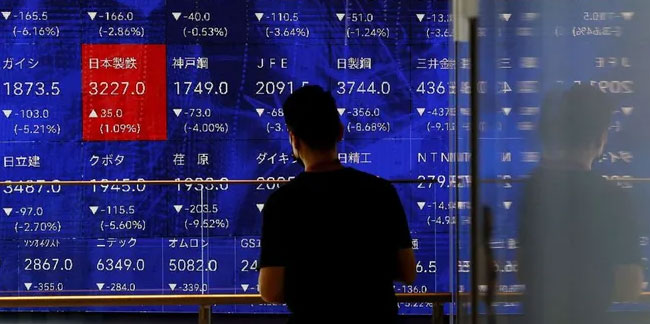 Japonya'da Nikkei endeksi yüzde 12 düşüşle 1987'den bu yana en kötü kaybını yaşıyor