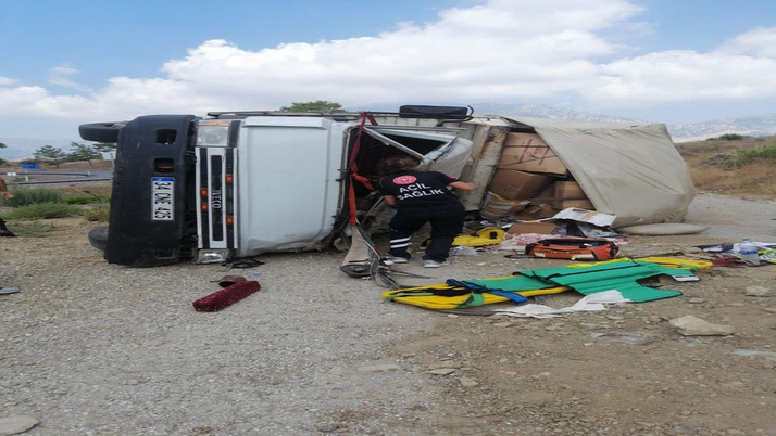 Yeni açılan yolda korkunç kaza! Antalya-Konya yolunda kamyon şarampole devrildi