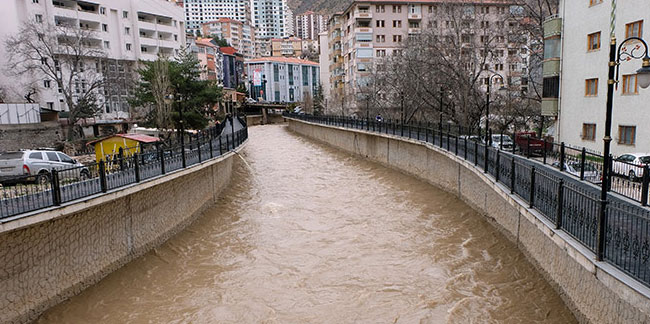 Gümüşhane'de Harşıt Çayı'nın su seviyesi korkutuyor