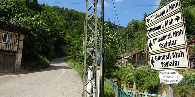 Trabzon'da şaşırtan tabela! Aynı yere iki farklı yön
