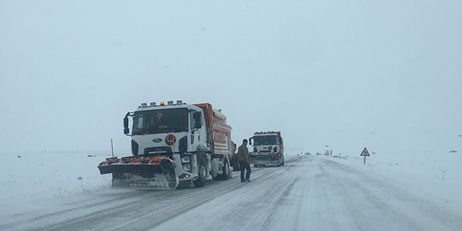 Bayburt’ta kar ve tipiden 5 köy yolu ulaşıma kapandı