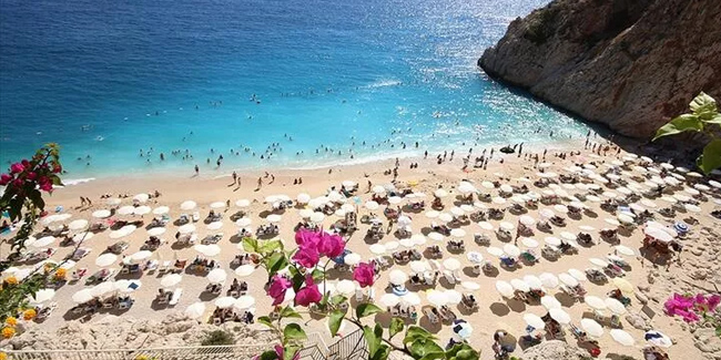Antalya 10 ayda 8,6 milyon turisti ağırladı