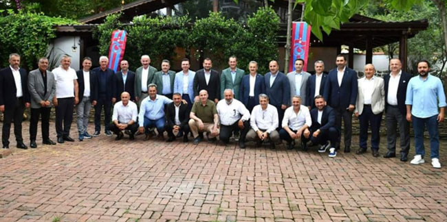 Trabzonspor yönetimi ilçe belediye başkanlarıyla istişare yemeğinde bir araya geldi