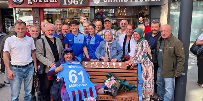 Trabzonspor sevgisiyle tanınan Münevver Taflan'a doğum günü sürprizi