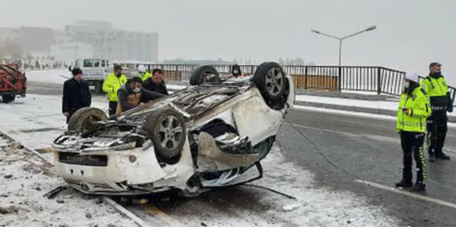 Erzurum'da kar yağışı, kazalara neden oldu