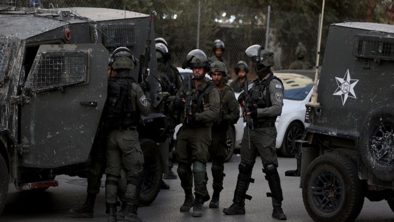 İsrail güçleri, işgal altındaki Batı Şeria'da 10 Filistinliyi gözaltına aldı