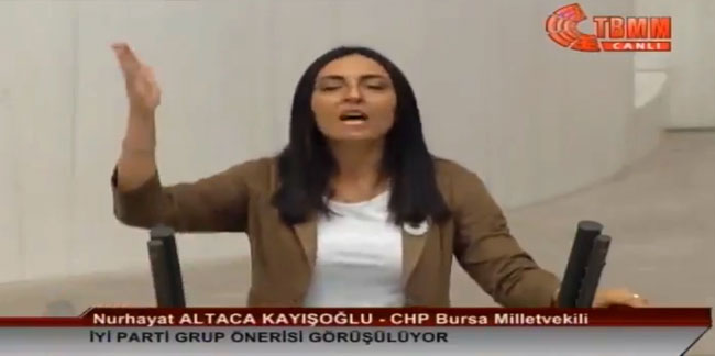 Nurhayat Altaca, Meclis kürsüsünde türkü söyledi