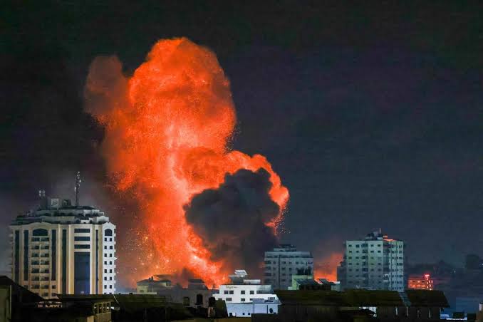 İsrail'den Gazze'ye gece boyu bombardıman