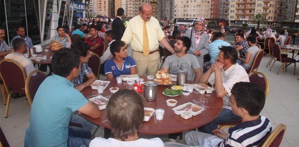 Rize Belediyesinden 1500 kişiye iftar yemeği