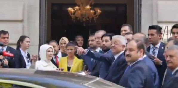 Erdoğan Paris'te nişan yüzüğü taktı