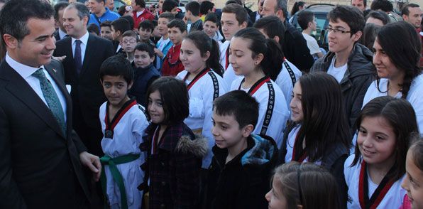 Kılıç 'Olimpik Merkez'i açtı