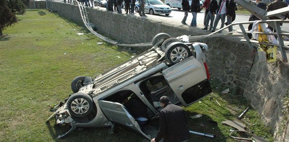 Kaşüstü'nde trafik kazası!