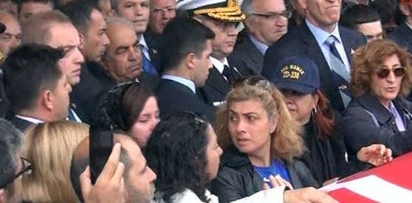 Özenalp'in cenazesinde paşaya protesto