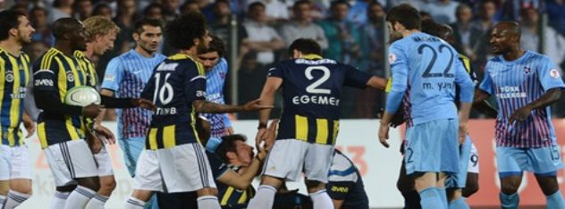 Zokora yine elini sıkmadı