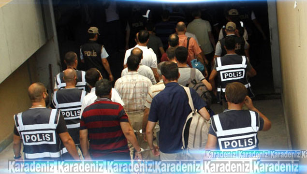Antalya’da 22 rütbeli polis tutuklandı