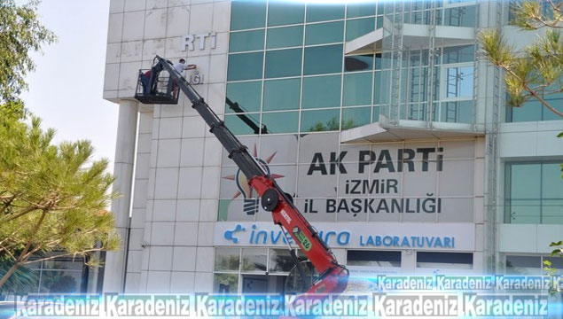 AK Parti İzmir İl Başkanlığı binasını boşalttı