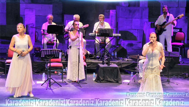 Aynı sahnede dev konser