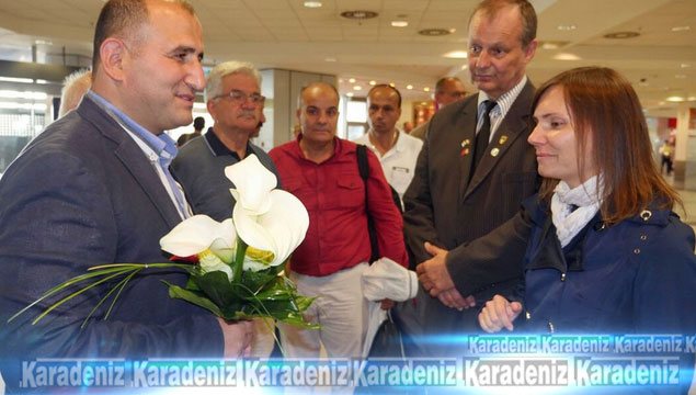 Trabzon heyeti çiçeklerle karşılandı 