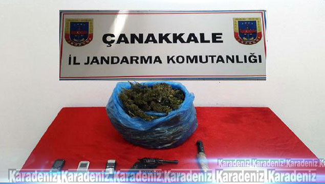 Çanakkale'de 1 kilo 295 gram esrara 2 gözaltı