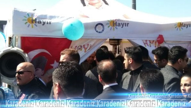 Erdoğan 'Hayır' çadırını ziyaret etti