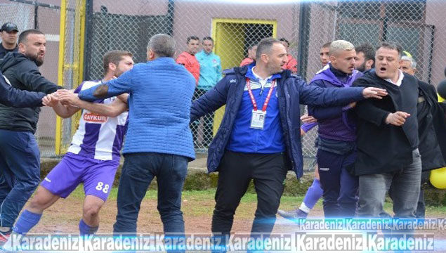 Trabzon'da kulüp başkanı oyuncuyu yumrukladı! 