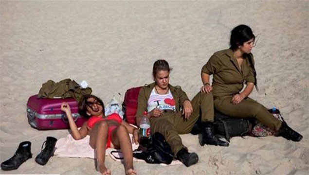 İsrail'in kadın askerleri 