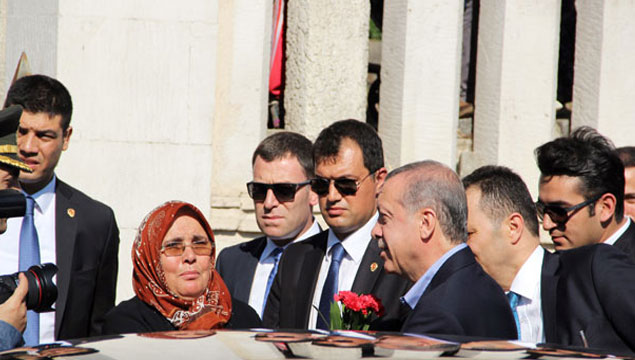 Erdoğan'dan anne ve babasına kabir ziyareti