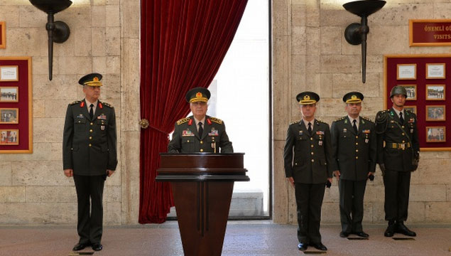 Özel, Anıtkabir'i ziyaret etti