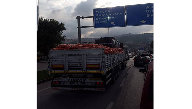 Trabzon trafiğinde şok görüntü