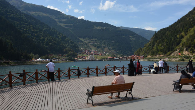 Uzungöl'de bayram hareketliliği