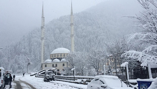 Uzungöl beyaza büründü