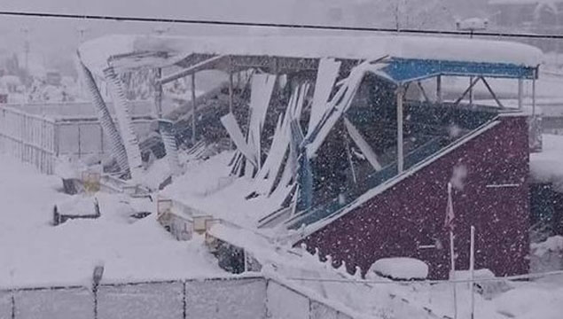 Ofspor'un stadının çatısı çöktü!