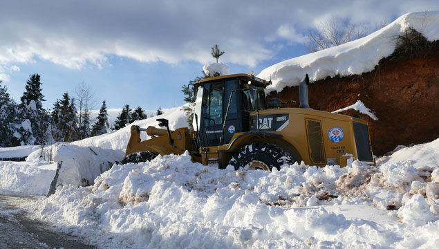 Büyükşehir'in kar mücadelesi devam ediyor