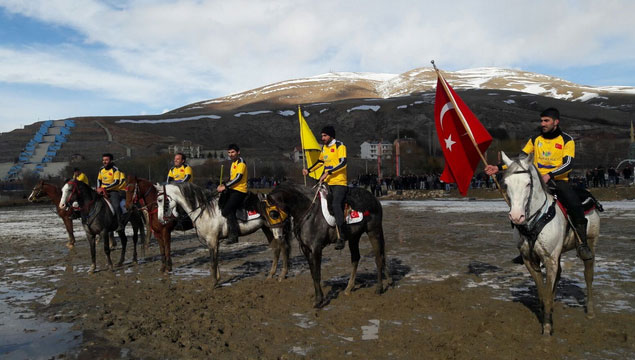 Kurtulaş'a ciritli kutlama