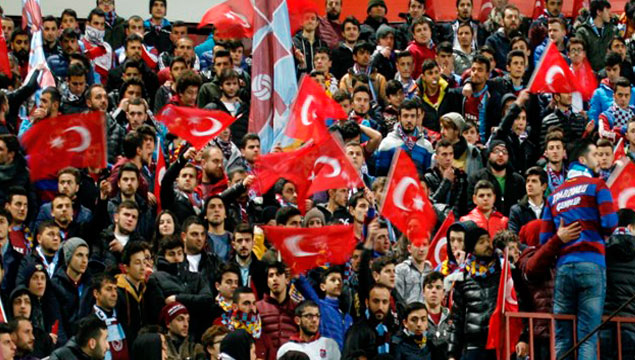 Hakemlere ıslıklı protesto