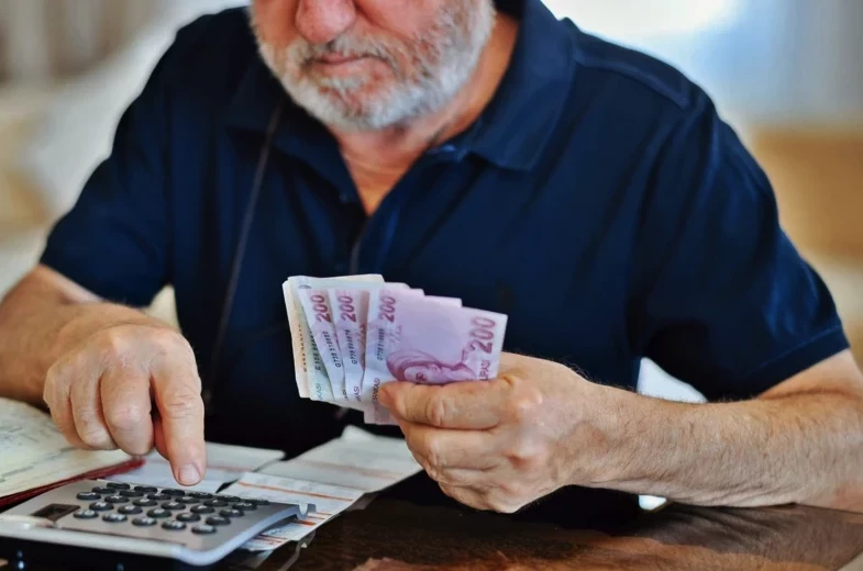 EN DÜŞÜK EMEKLİ MEMUR MAAŞI KAÇ LİRA OLACAK