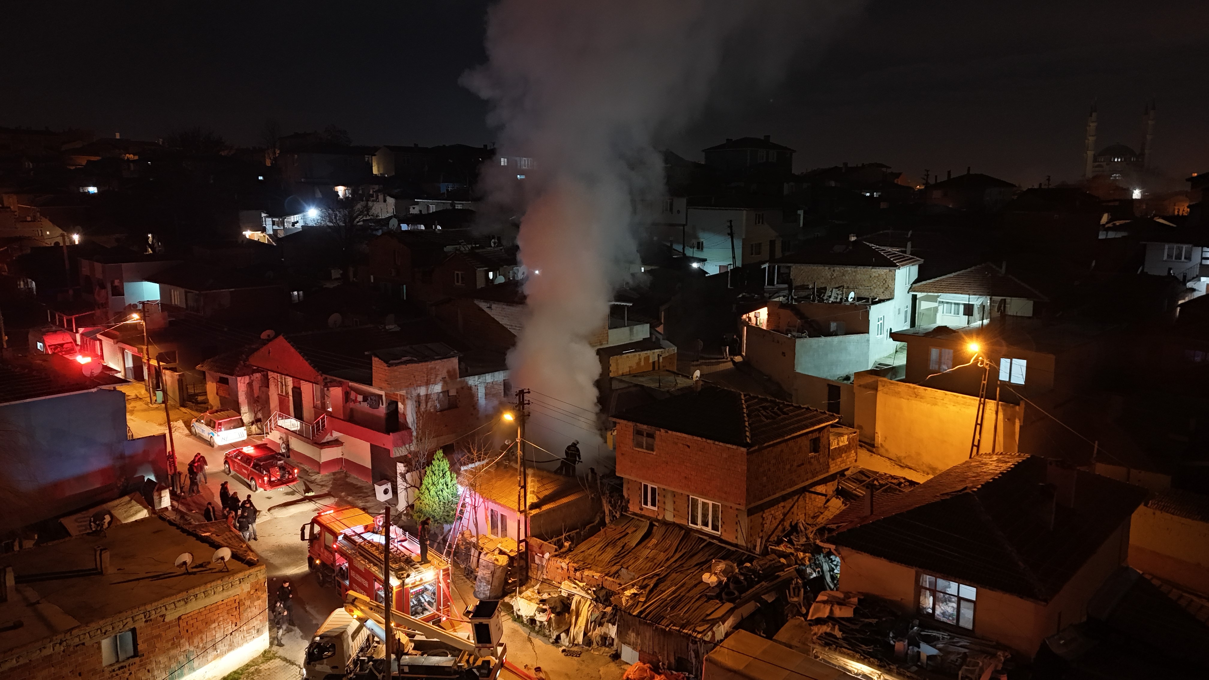 Polis yangınla ilgili inceleme başlattı.