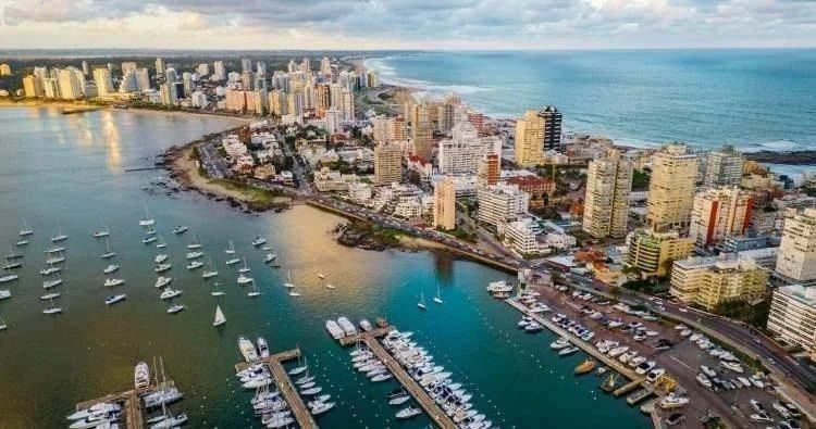 19)  URUGUAY  |  15,840