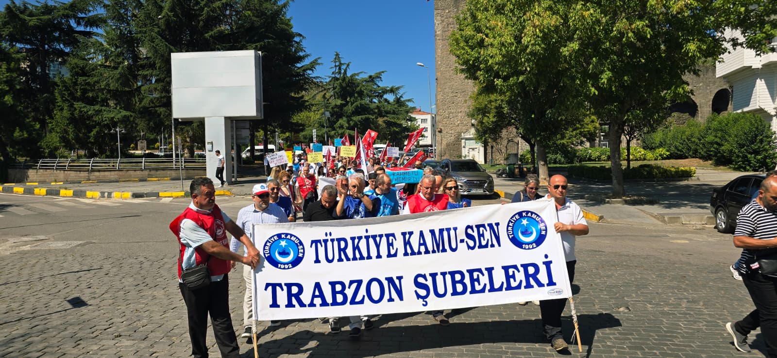 Kamu-Sen’den İş Bırakma Eylemi: “Maaşlarımız İnsanca Yaşamaya Yetmiyor”