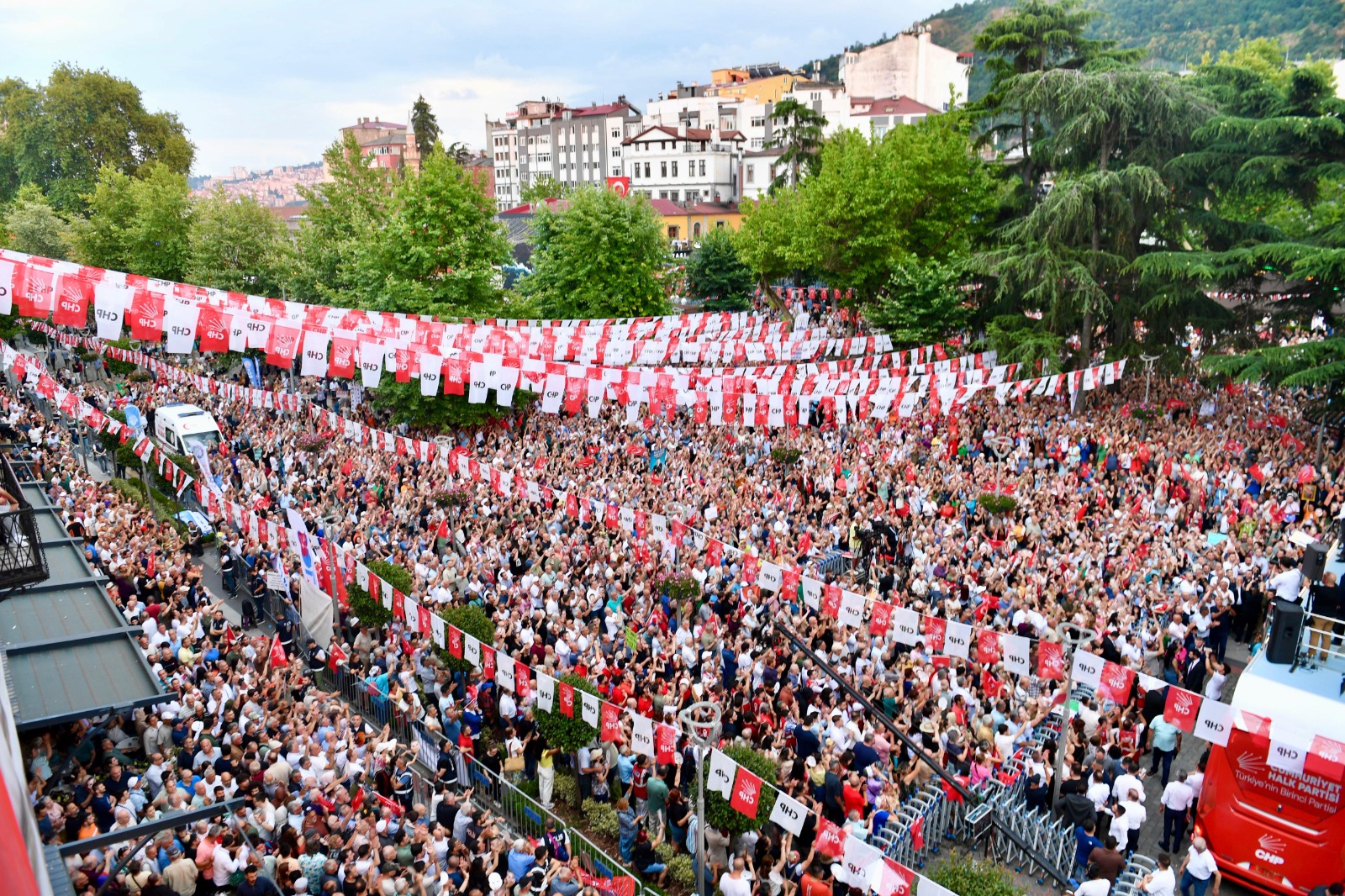 “YOKSULUN, FAKİRİN, FUKARANIN HAKKINI GÖZETEN CHP’NİN EVLADI, TRABZON’UN EVLADI”