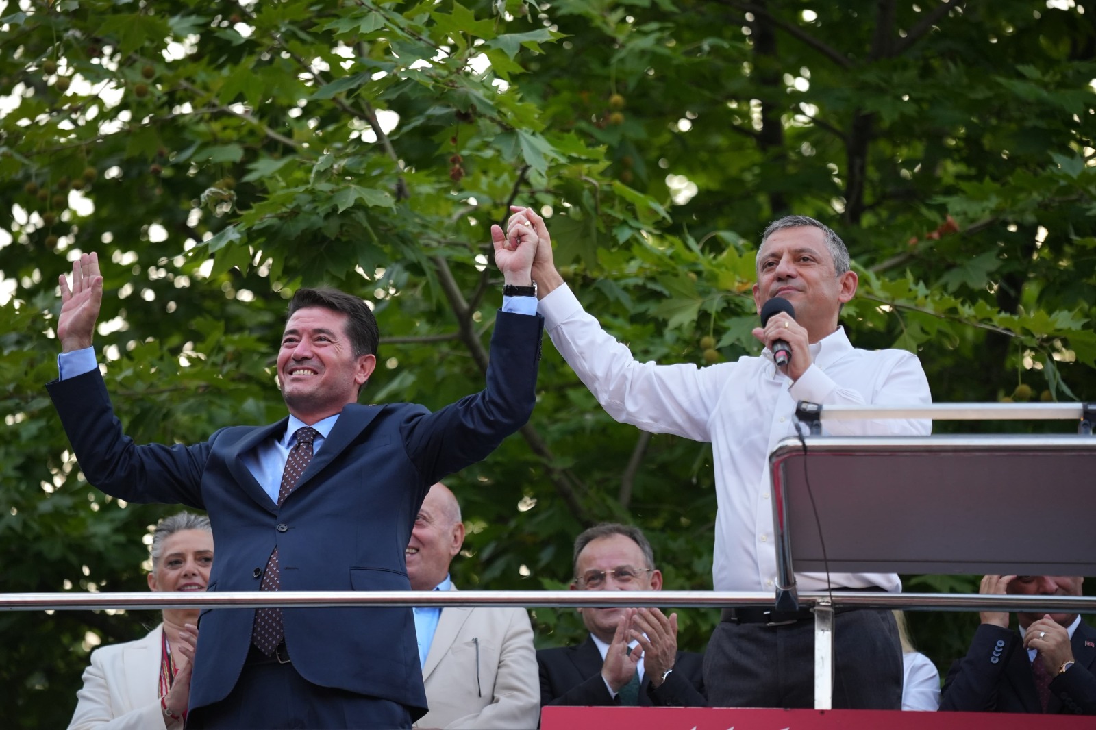 “İL BAŞKANLARI ÇIKIP TARTIŞSIN, TRABZON YOLSUZLUK YAPANI DA, HİZMET EDENİ DE GÖRSÜN”