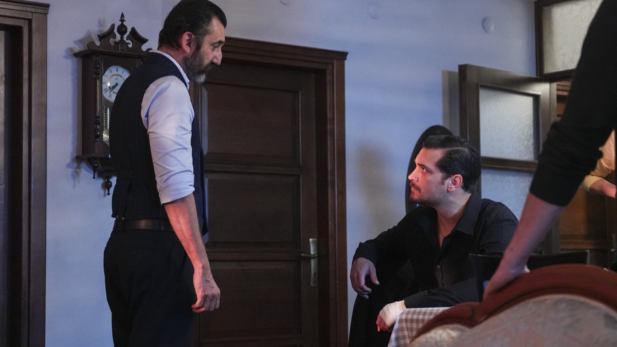 NİSAN, DİNÇER’İN SIRRININ PEŞİNDE