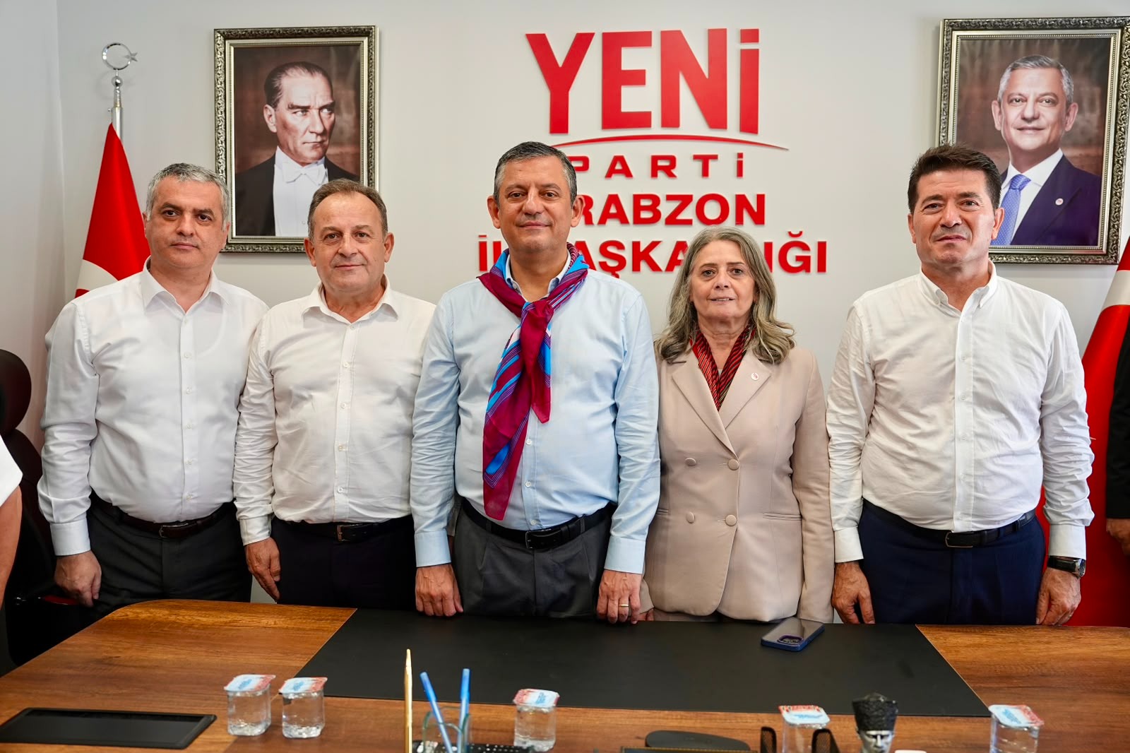ÖZEL, EL SANATLARI ÇARŞISI’NDA EMEKÇİ KADINLARLA BİR ARAYA GELDİ