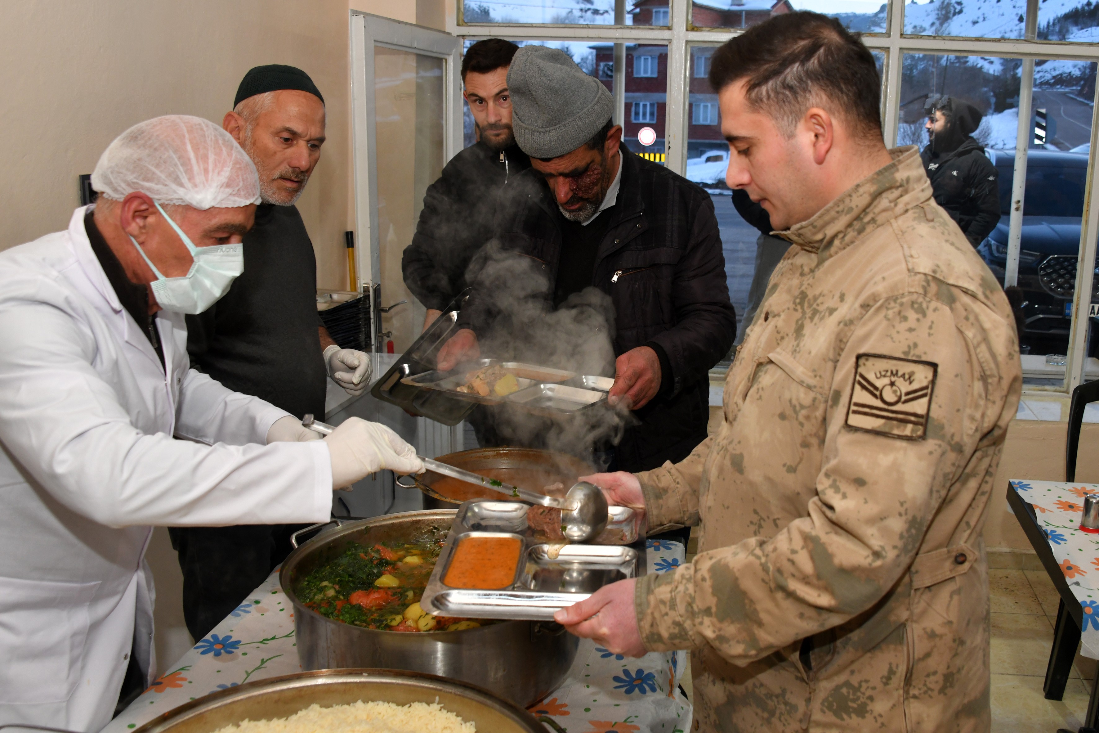 Vali Baruş ilk iftarı Kırıklı köyünde açtı