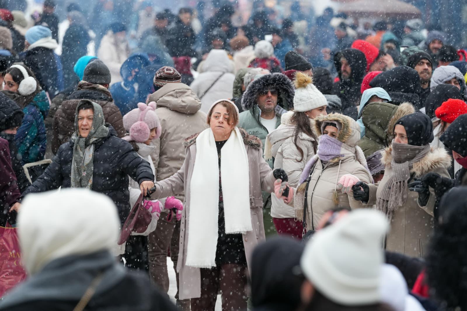 EĞLENCE SORUNSUZ DEVAM EDİYOR
