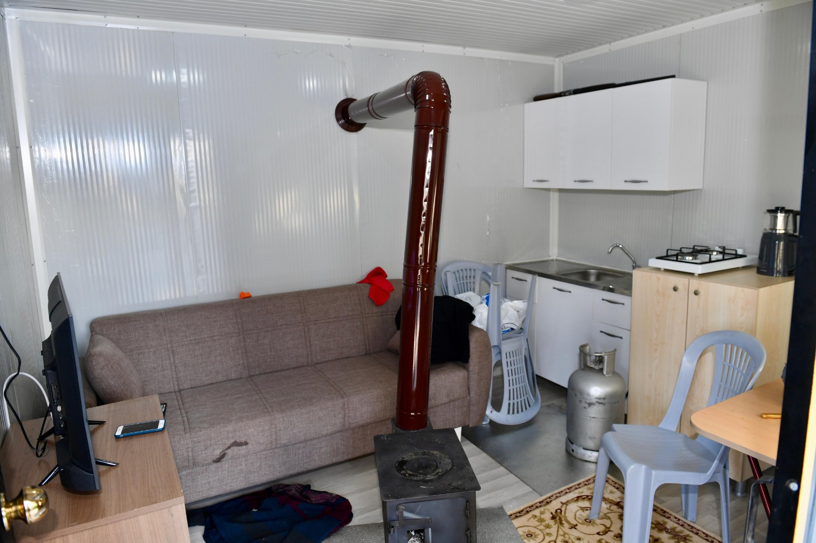 77 YAŞINDAKİ ABDÜLKADİR KAYAN İÇİN, KONTEYNER EV YAPILDI